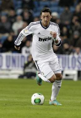 Mesut Ozil Real Madrid v Malaga Copa del Rey F6wgJaUhMABl.jpg