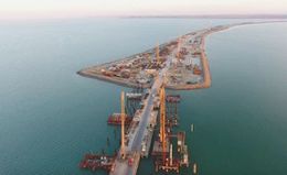Vista aerea puente crimea rusia construccion mar.jpg