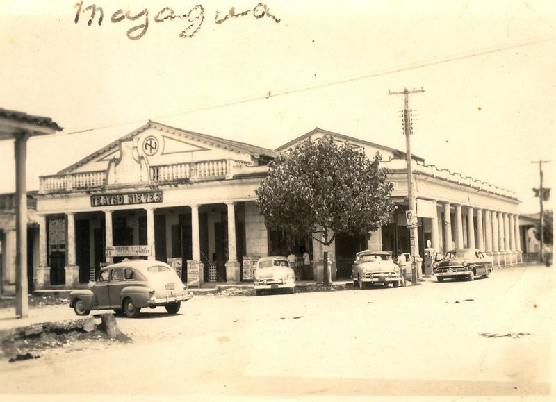 Archivo:Frente Cine-Teatro Nieves (antes).jpg