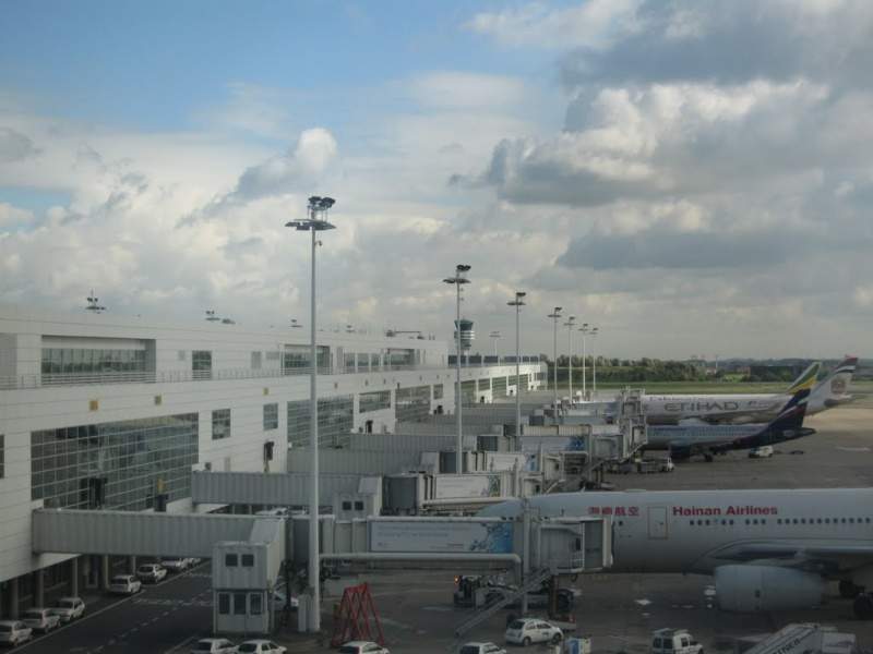 Archivo:Terminal aeropuerto bruselas.jpg