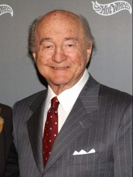 Archivo:Elliot-handler th 2.jpg