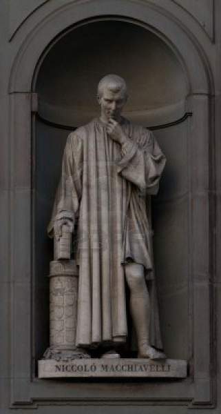 Archivo:Estatua-de-nicolas-maquiavelo.jpg