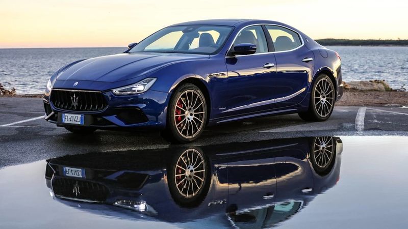 Archivo:Maserati Ghibli 2019.jpg