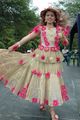 Traje-típico-con-materiales-manabitas.jpg