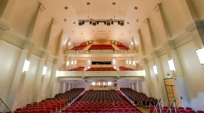 Archivo:Vista del teatro-regional-cervantes-desde-el-escenario.jpg