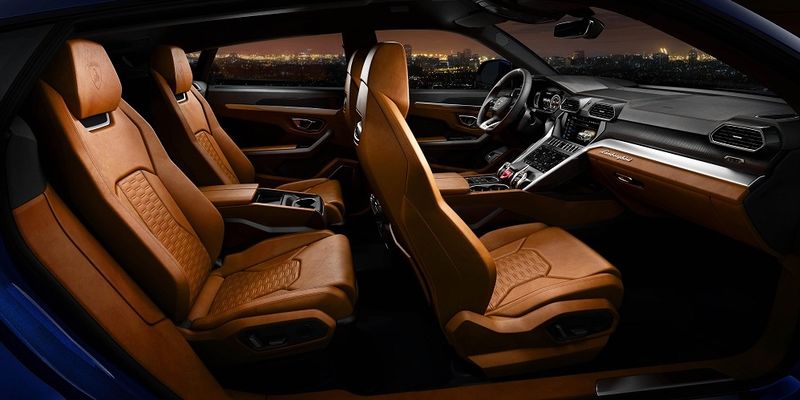 Archivo:Lamborghiniurusinterior.jpg