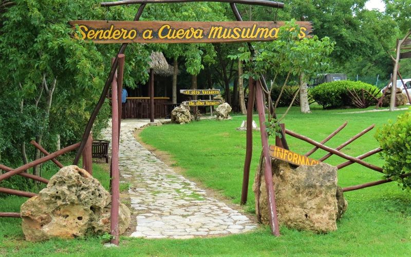Archivo:Sendero Varahicacos.jpg