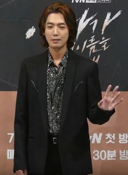 Jung Kyung-ho, 2019.jpg