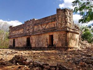 Palacio paredes viejas.jpg