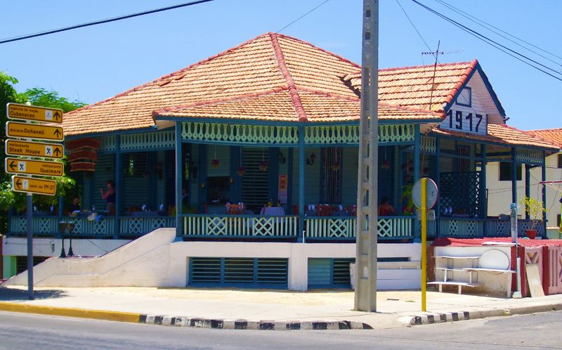 Archivo:Varadero-Vivienda típica.JPG