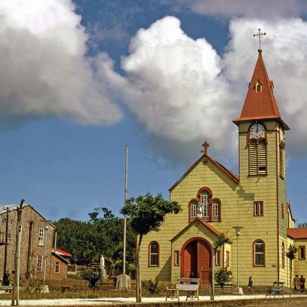 Archivo:Calbuco iglesia1.jpg