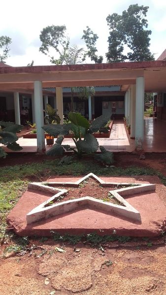 Archivo:Imagen escuela Imías.jpg