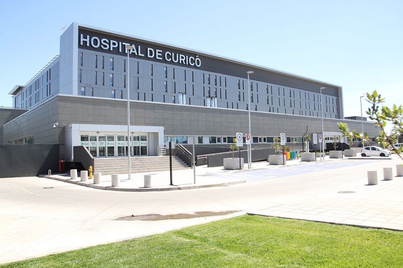 Archivo:Fachada H. Curicó.jpg