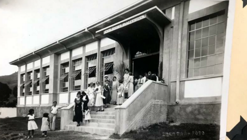 Archivo:Colegio Bautista historia.png