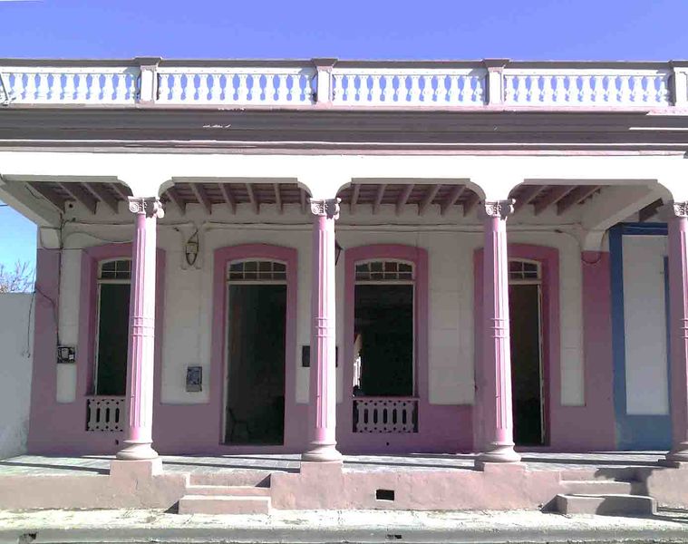 Archivo:Frente de la Institución.jpg