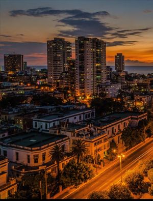 Panorama de la ciudad de la habana en el atardecer.jpg