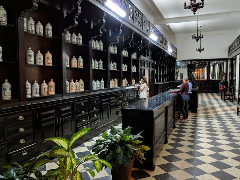 Archivo:Farmacia Campa Santa Clara 001.jpg
