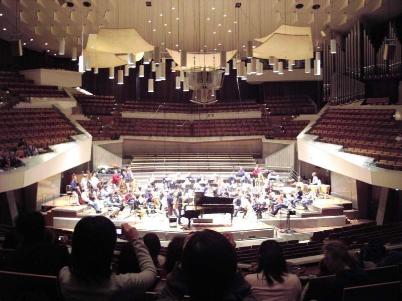 Archivo:Philharmonic rehearsing.jpg