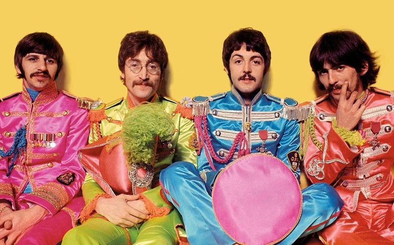 Archivo:Media beatles 1967.jpg