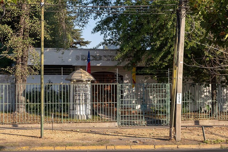 Archivo:Liga Chileno Alemana Vitacura.jpg