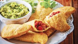 Quesadillas de chicharrón con frijolitos.jpg