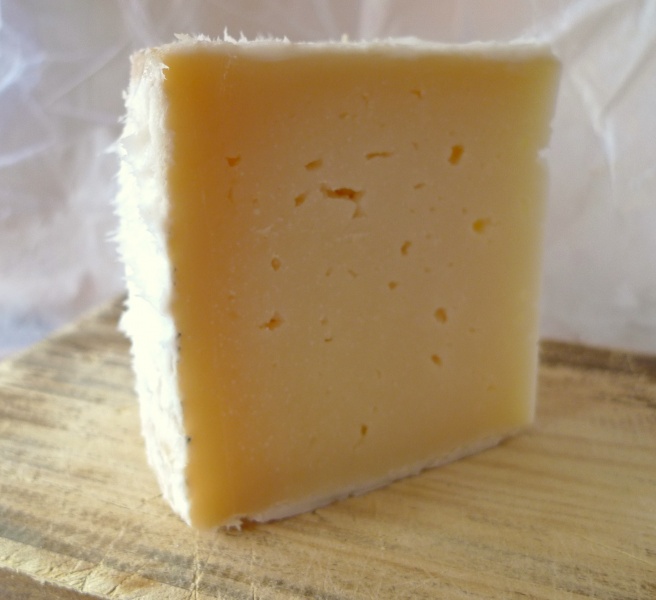 Archivo:Queso Manchego.jpeg