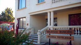 Frontis Biblioteca Municipal de Chillán.jpg