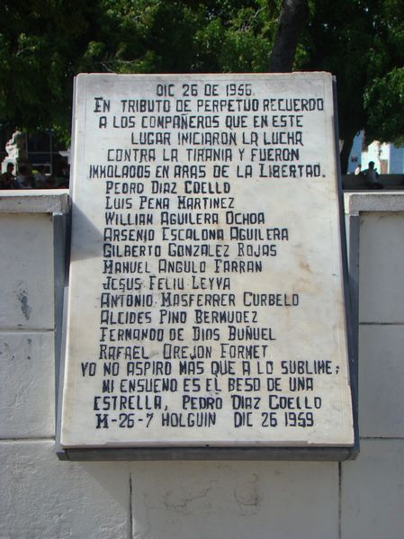 Archivo:Tarja a los martires holguineros.JPG