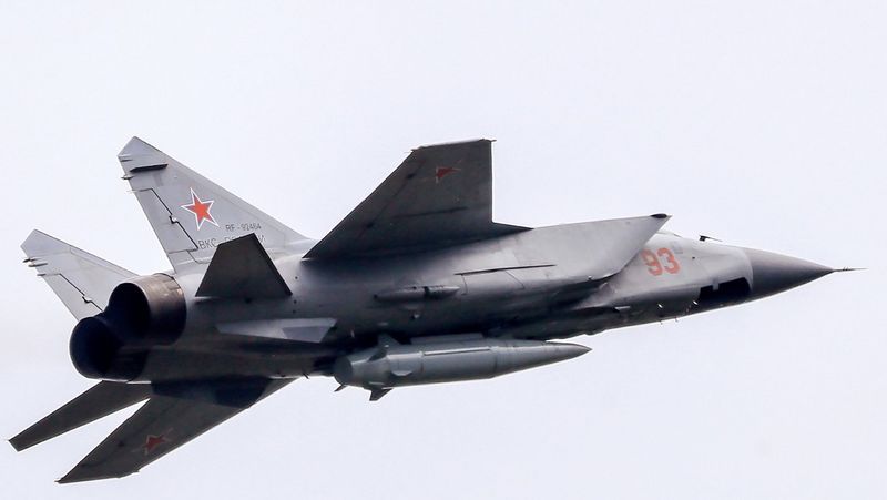 Archivo:Kh-47M2 Kinzhal.jpg