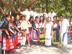 Vestimenta-purepecha.jpg