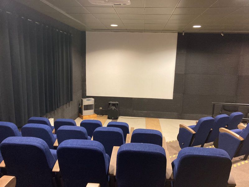 Archivo:Sala Microcine, CC Coyhaique.jpg