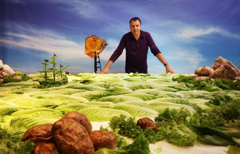 Archivo:Carl con paisaje.jpg