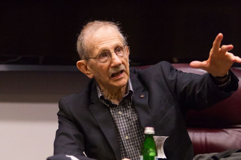 Archivo:PHILIP-LEVINE1.jpg