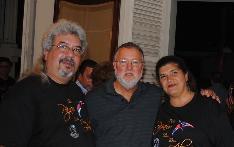 Archivo:Dúo Darias con Roy Brown.jpg