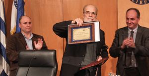 González emérito.jpg
