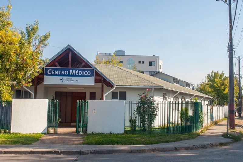 Archivo:CENTRO MEDICO LAS AMAPOLAS.jpg