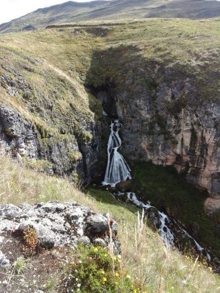 Archivo:Catarata La Novia.jpg