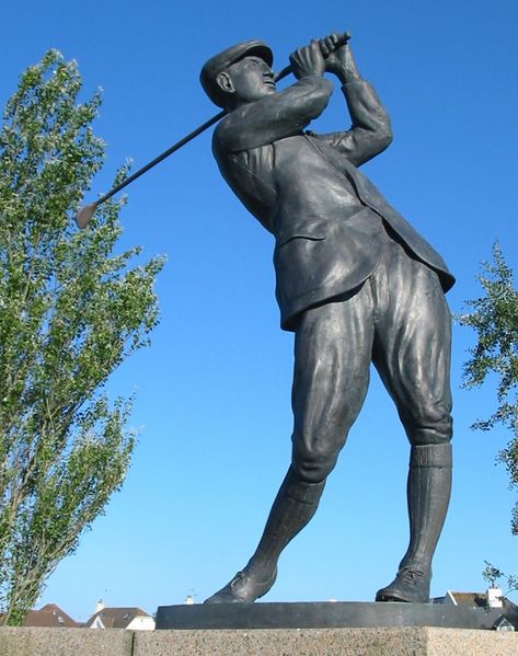 Archivo:Harry Vardon statue Grouville 3.jpg