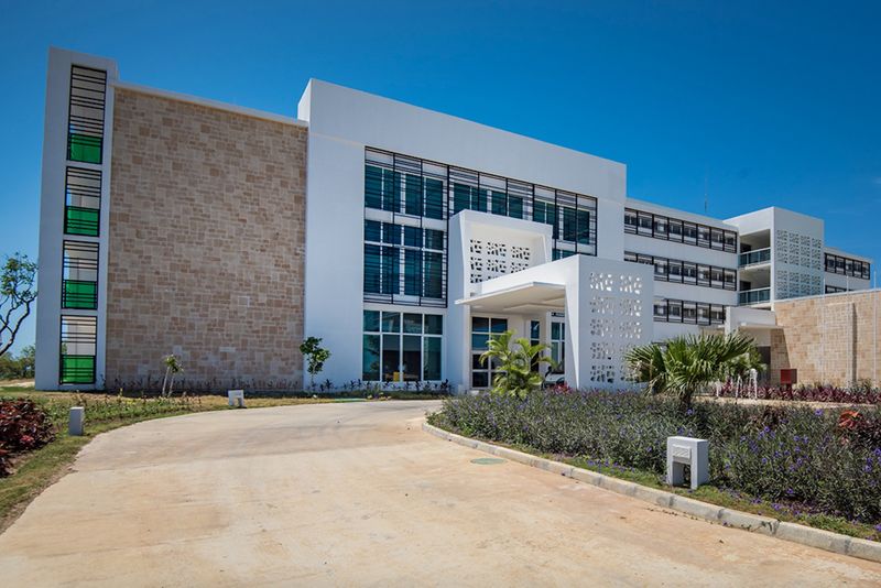 Archivo:Hotel-salinas-las-brujas-building.jpg