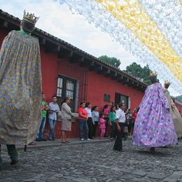 Historia del baile de los Gigantes en Antigua Guatemala.jpg