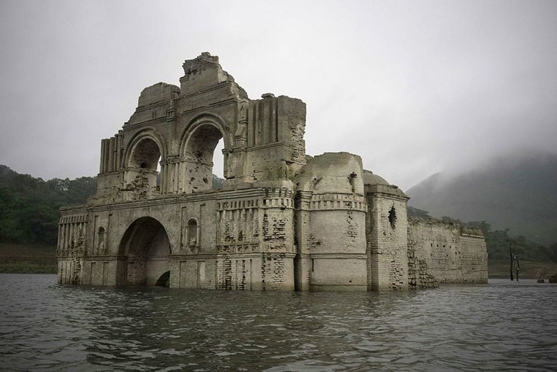 Archivo:Iglesia de quechula chiapas1.jpg