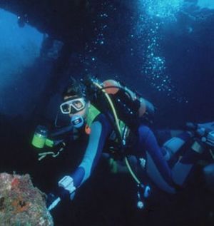 Buceo con peces.jpeg