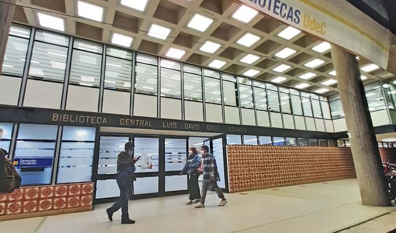 Archivo:BibliotecaCentral UdeC.jpg
