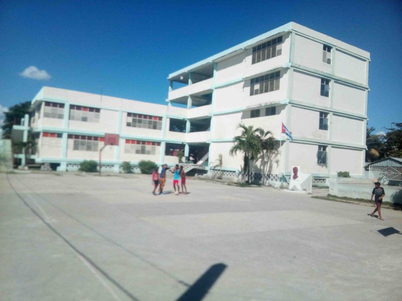Archivo:Centro MixtoCaimanera.jpg