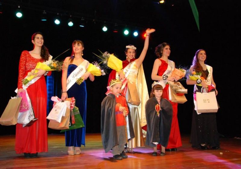 Archivo:Fiesta del Maiz 801x563.jpg