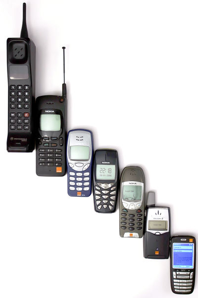 Archivo:Mobile phone evolution.jpg