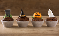1059-cupcakes de halloween g.png
