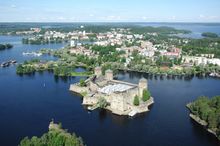Savonlinna-y-el-castillo-de-Olavinlinna-desde-el-aire -650x431.jpg