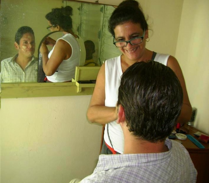Archivo:En el proceso de maquillaje.JPG