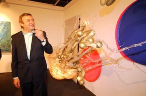Ángel Orensanz junto a su obra 'Medusa'.jpg